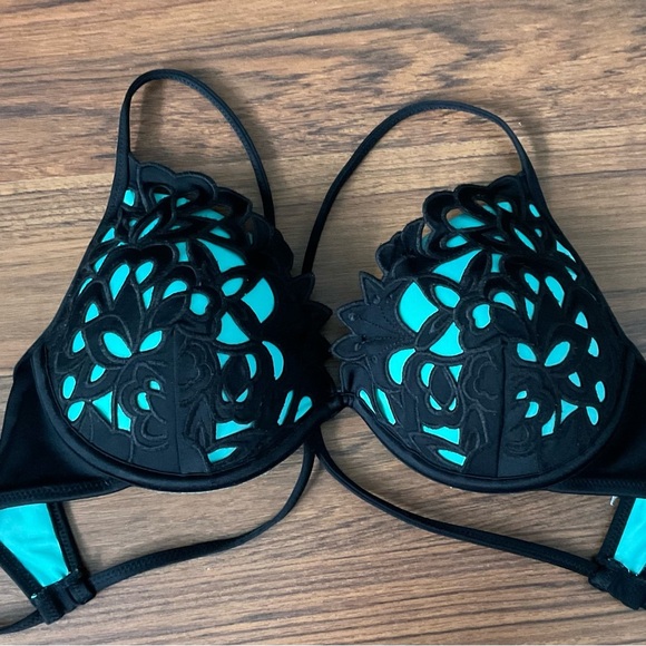 Shade & Shore Black and Green Bikini with Molded Cups - Picture 4 of 7